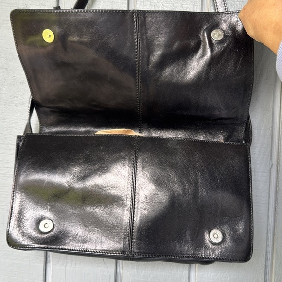 Francesco Biasia Sleek Black Leather Shoulder Bag - Picture 6 of 9